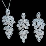 Kolye Takı Seti İnce İşçilikle Hazırlanan Kolye ve Küpeler